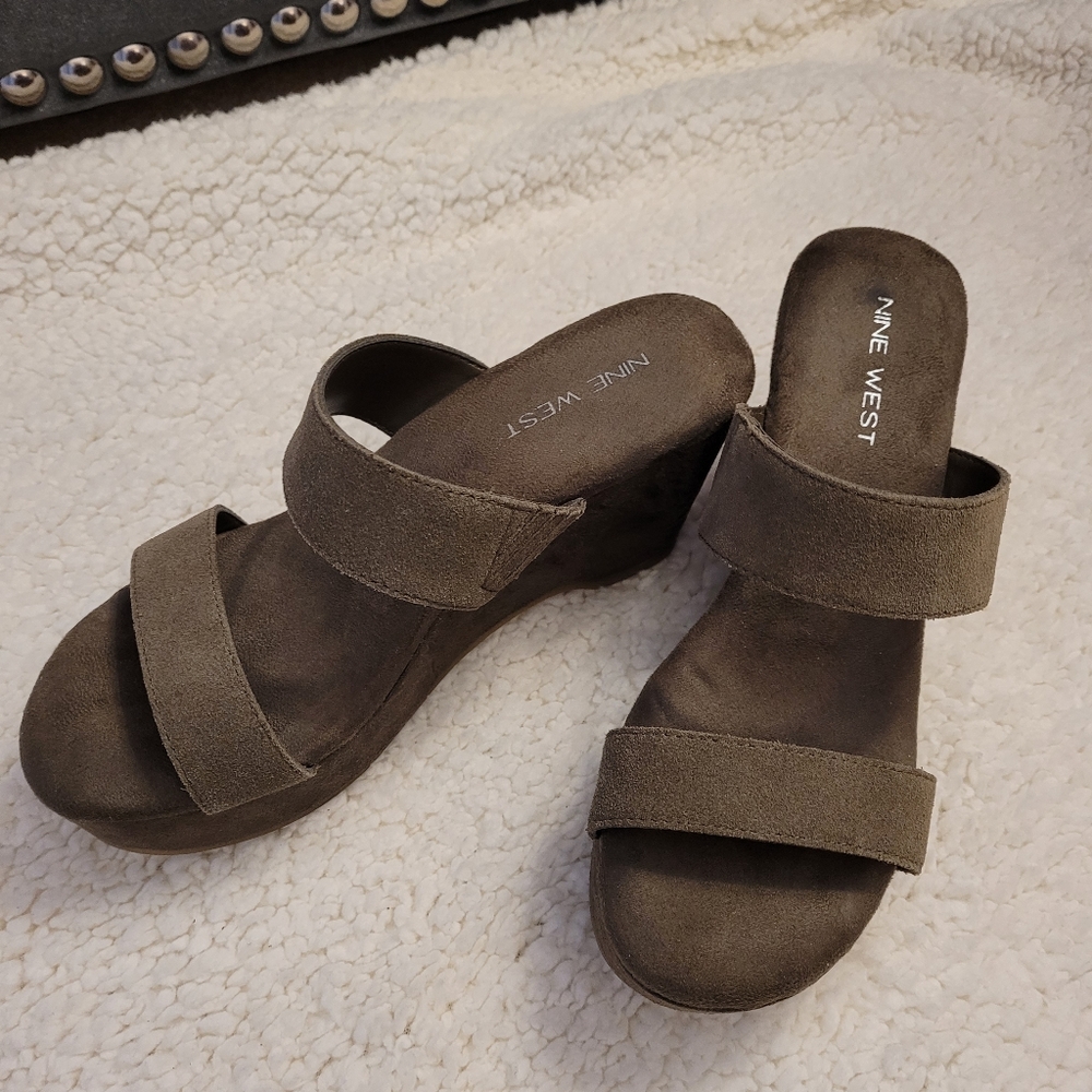 7.5 Olive Green Suede Slip On Nine West Wedge Heels Like New